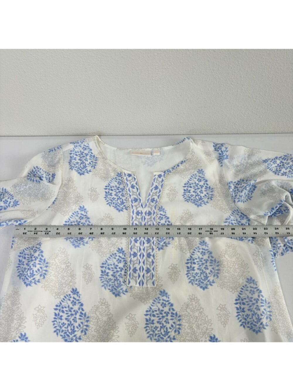 Belle Kim Gravel Floral Medallion Blouse Size L Blue Gray Embroidered A374452 - Picture 9 of 13
